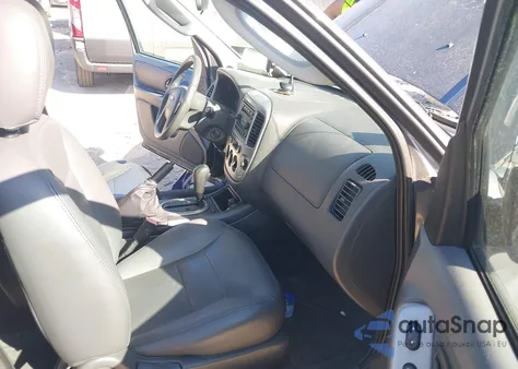 2005 Ford Escape Xlt from USA, damaged, VIN 1FMCU93175DA18596